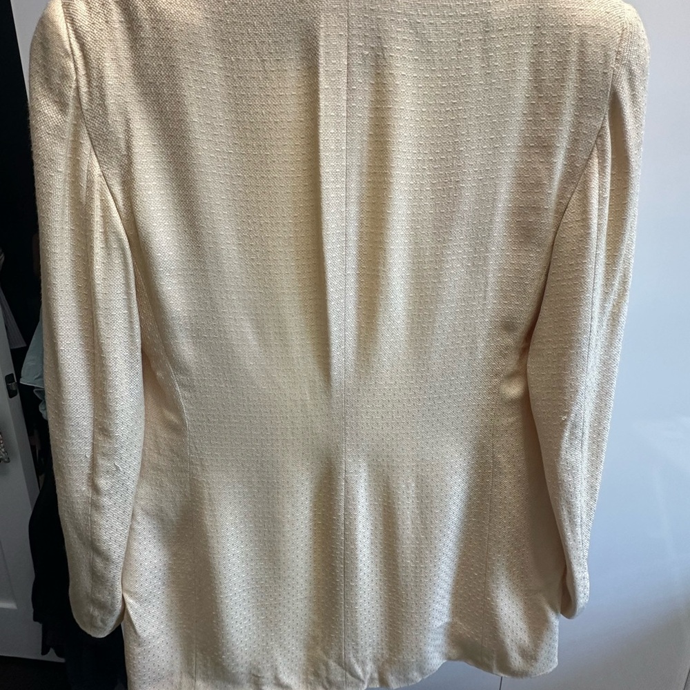 Giorgio Armani Elegant Cream Blazer - Picture 7 of 15